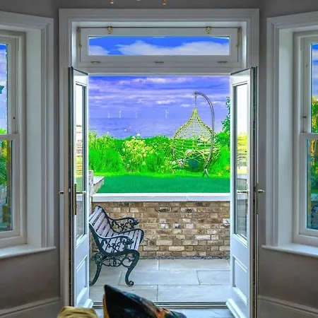 Stylish Beachfront Bolthole With Stunning Sea Views And Luxury Touches Herne Bay Exterior photo