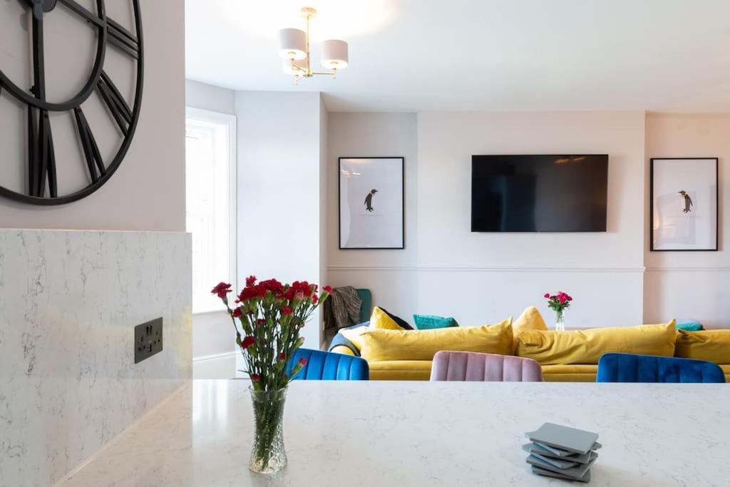 Apartment Stylish Beachfront Bolthole With Stunning Sea Views And Luxury Touches *