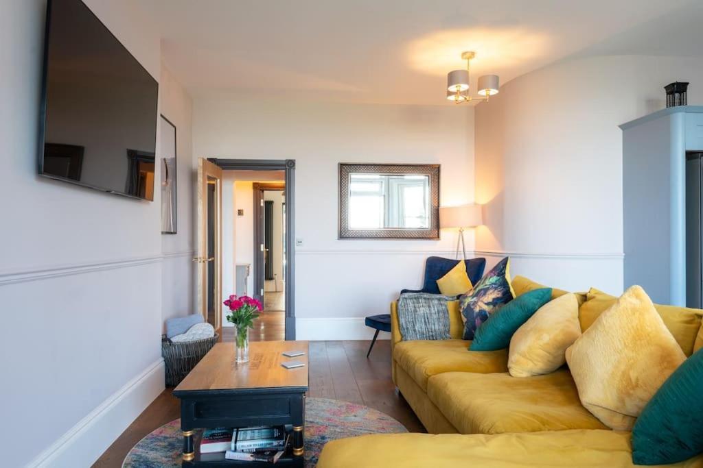 Stylish Beachfront Bolthole With Stunning Sea Views And Luxury Touches Apartment Herne Bay