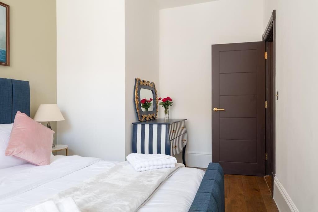Stylish Beachfront Bolthole With Stunning Sea Views And Luxury Touches * Herne Bay