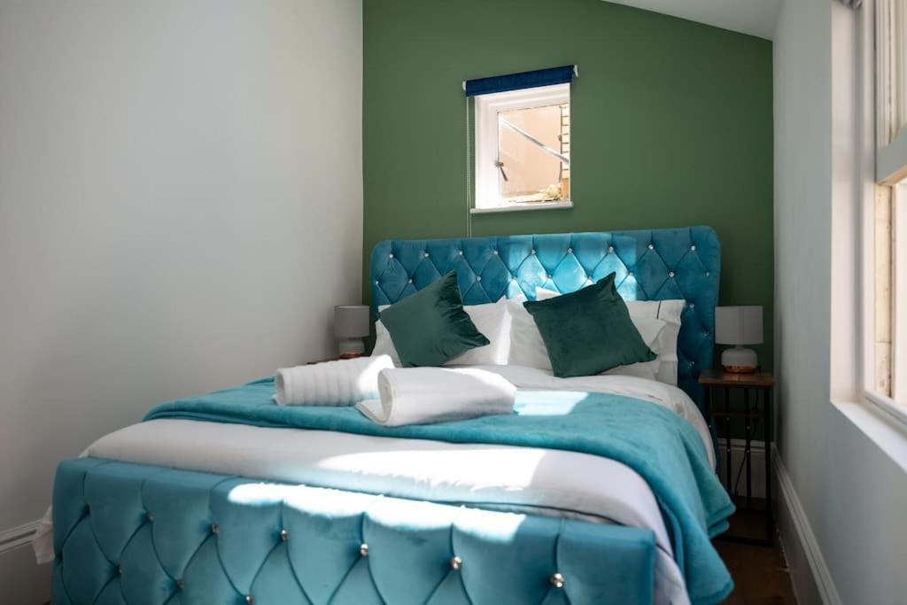 Stylish Beachfront Bolthole With Stunning Sea Views And Luxury Touches * Herne Bay