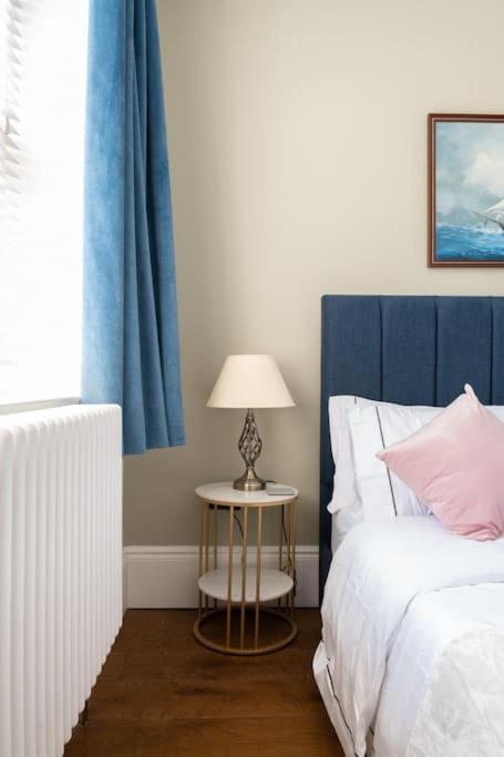 Stylish Beachfront Bolthole With Stunning Sea Views And Luxury Touches Apartment