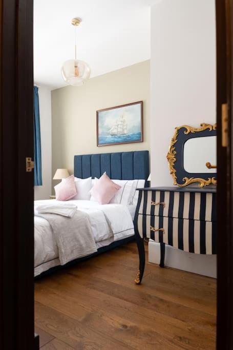 Stylish Beachfront Bolthole With Stunning Sea Views And Luxury Touches * Herne Bay