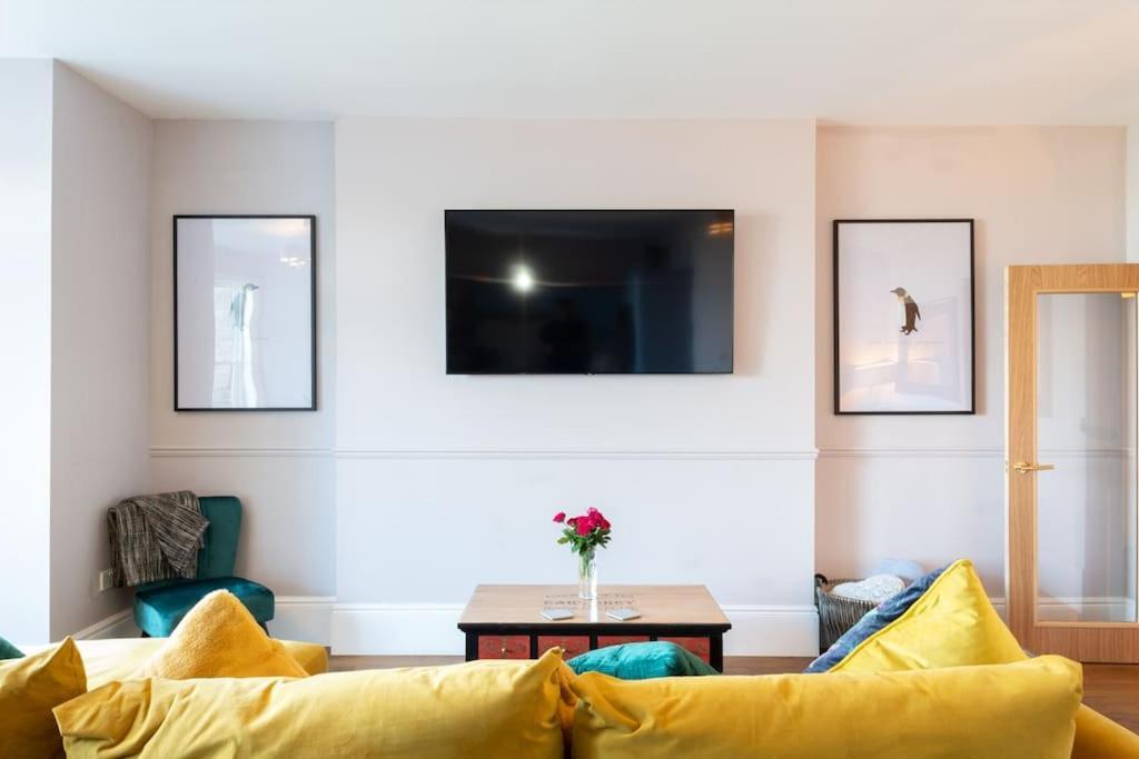 Stylish Beachfront Bolthole With Stunning Sea Views And Luxury Touches Apartment Herne Bay